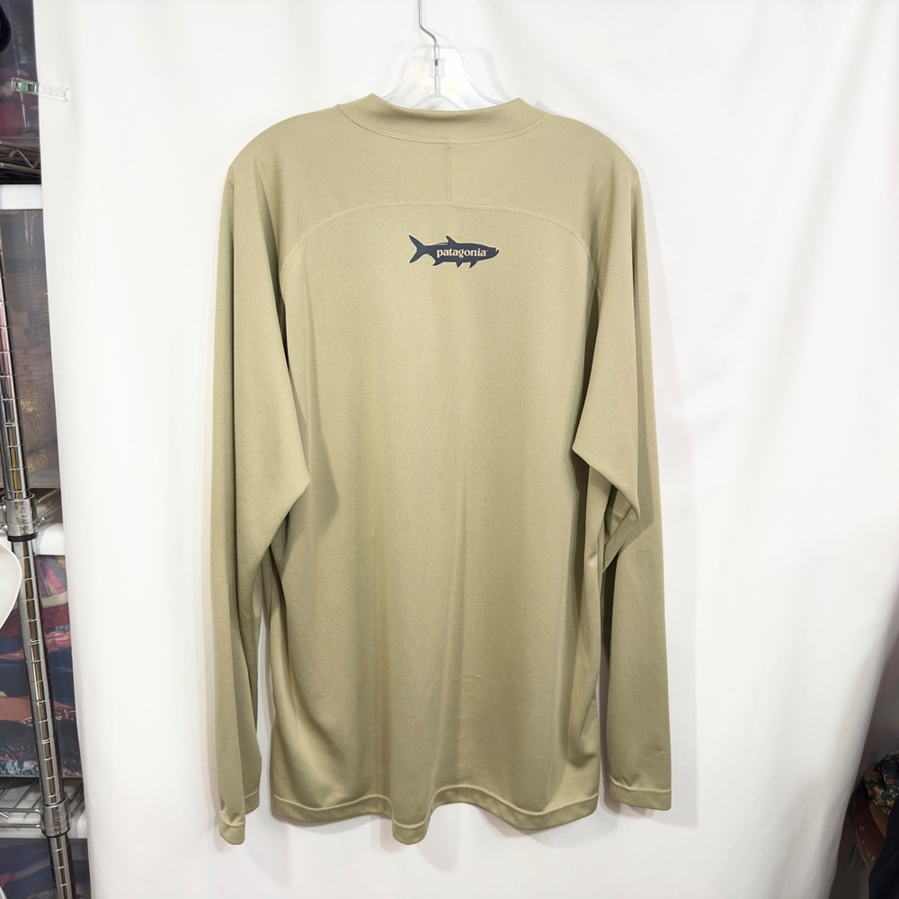 Patagonia XL Shirt Long Sleeve Sun‎ Shirt Fishing Top SPF Back Logo Mens 1615 - Picture 2 of 9